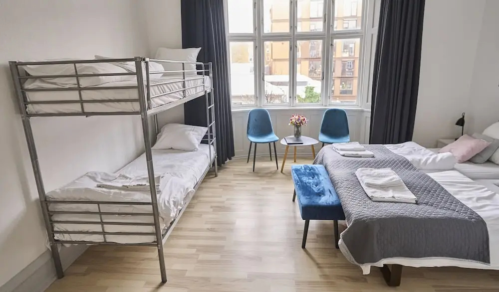 1 Bedroom Standard Quadruple Family room