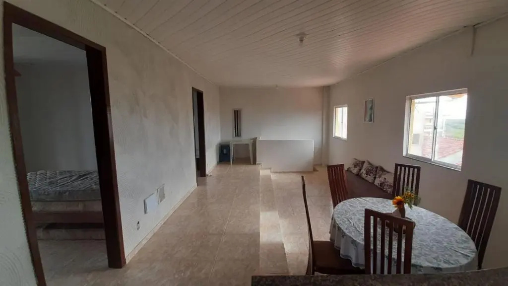 3º andar independente - Casa a 50m da praia com vista lateral para o mar