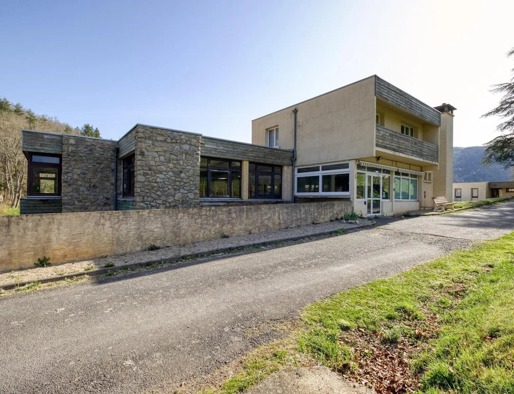3-person Lakefront Stay in Miremont