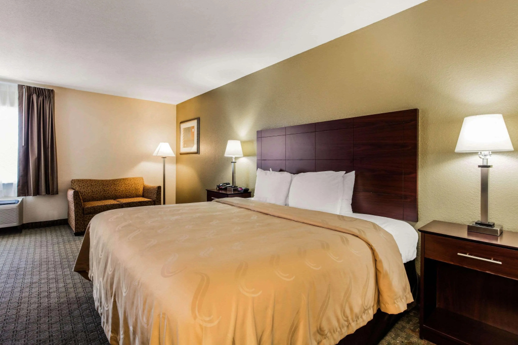 Quality Inn - фото 4