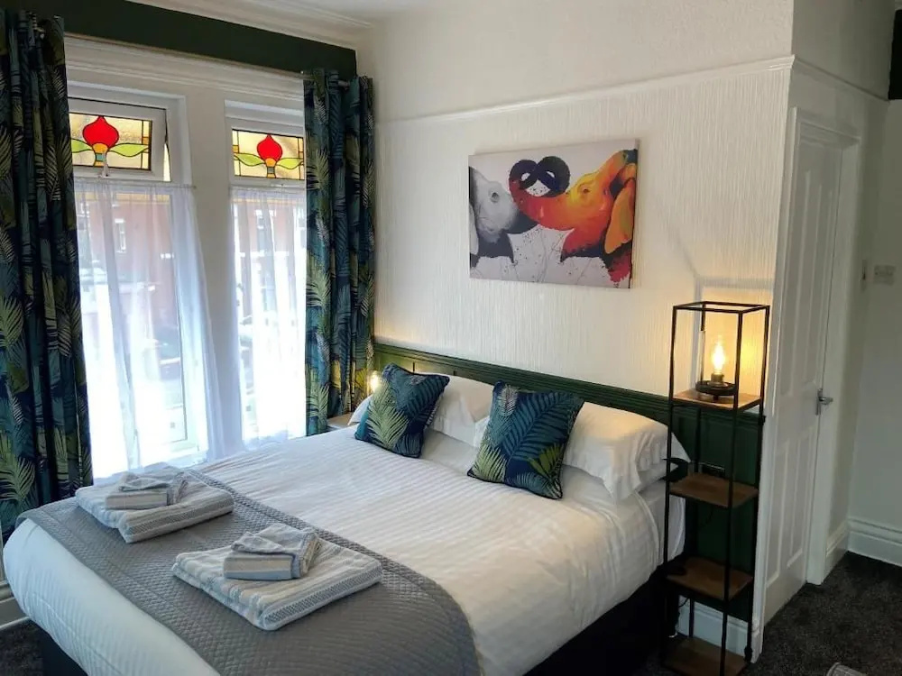 The Beechcliffe Hotel - Over 35's Only — 3