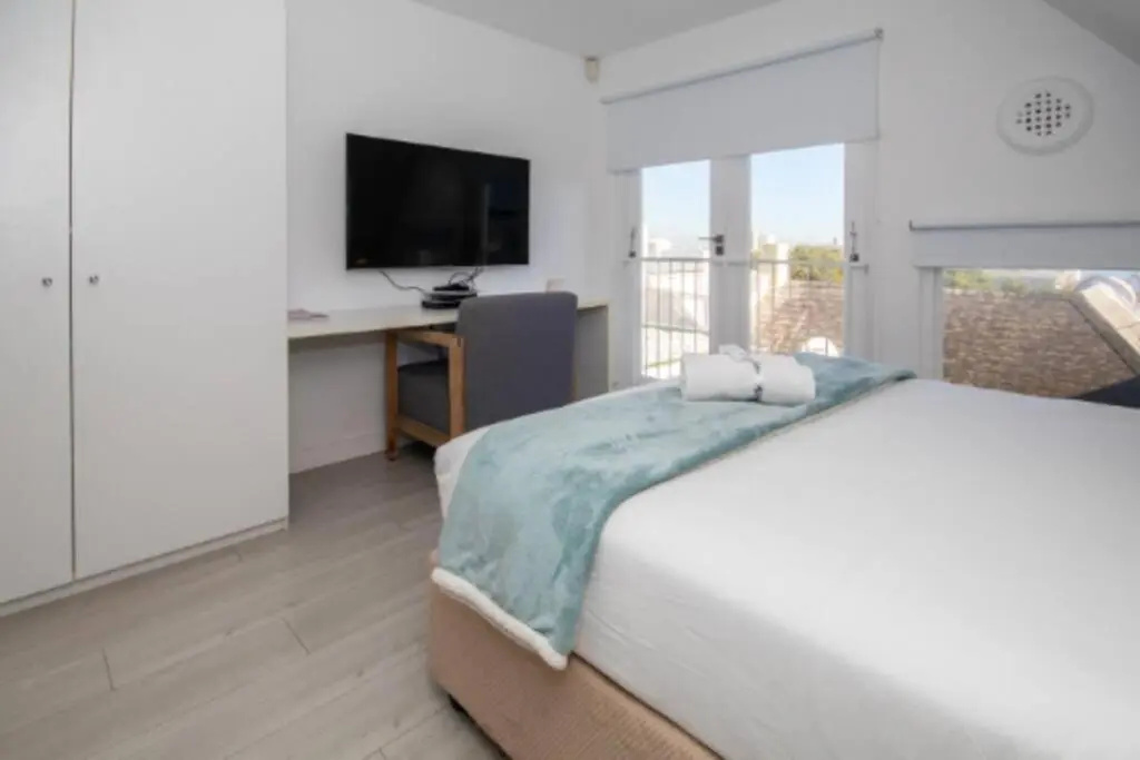 Stylish 1 bedroomed apartment in Sea Point - Caprice