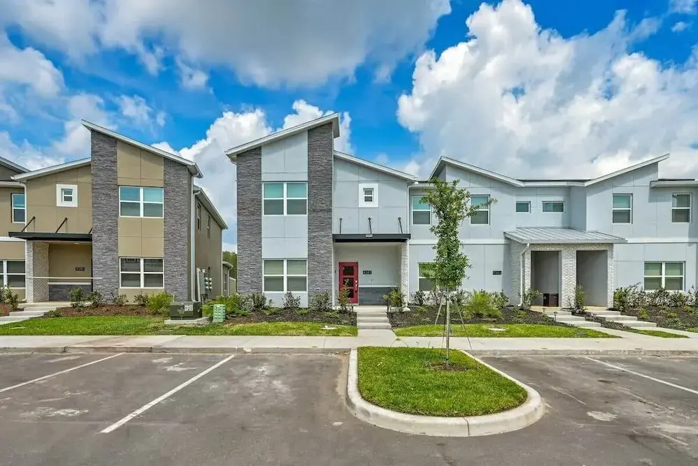 Luxury, Corner Lot, Pond View Vacation Home