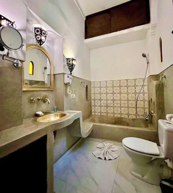 Deluxe Double room (full double bed)
