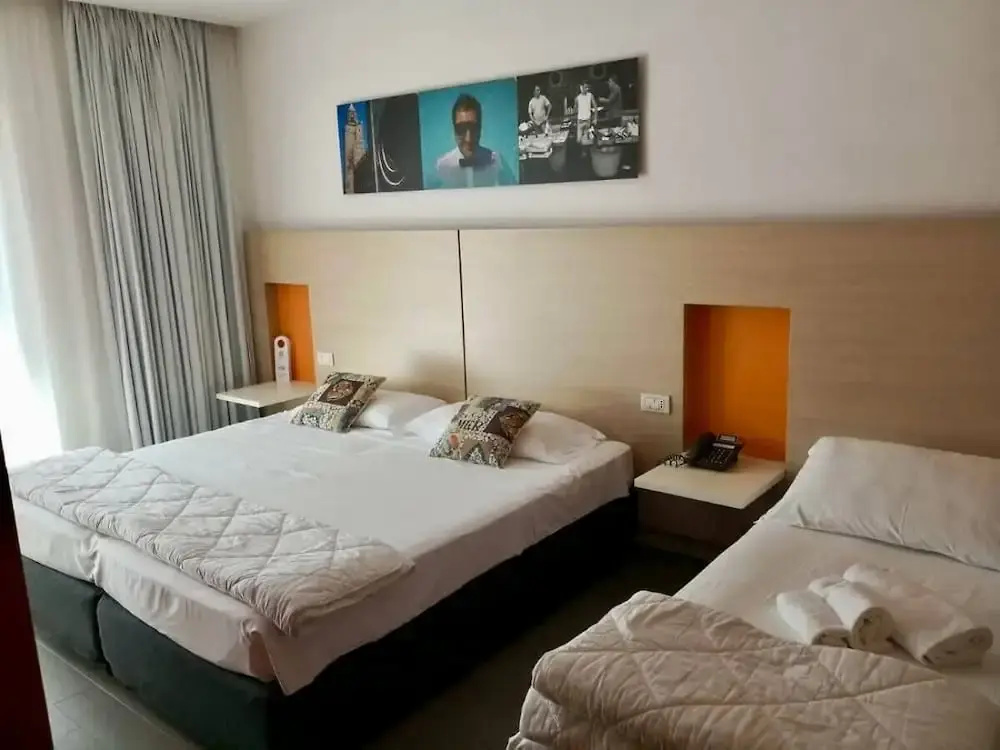 Standard Triple room with pool view