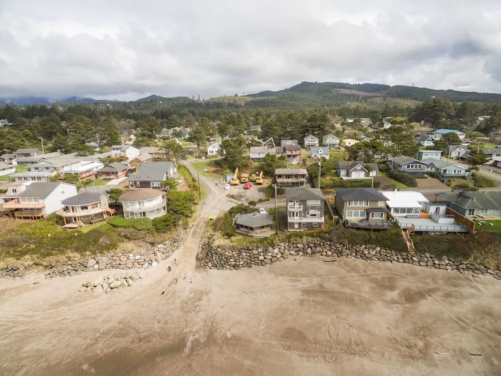 Neptune Beach - 3 Br Home