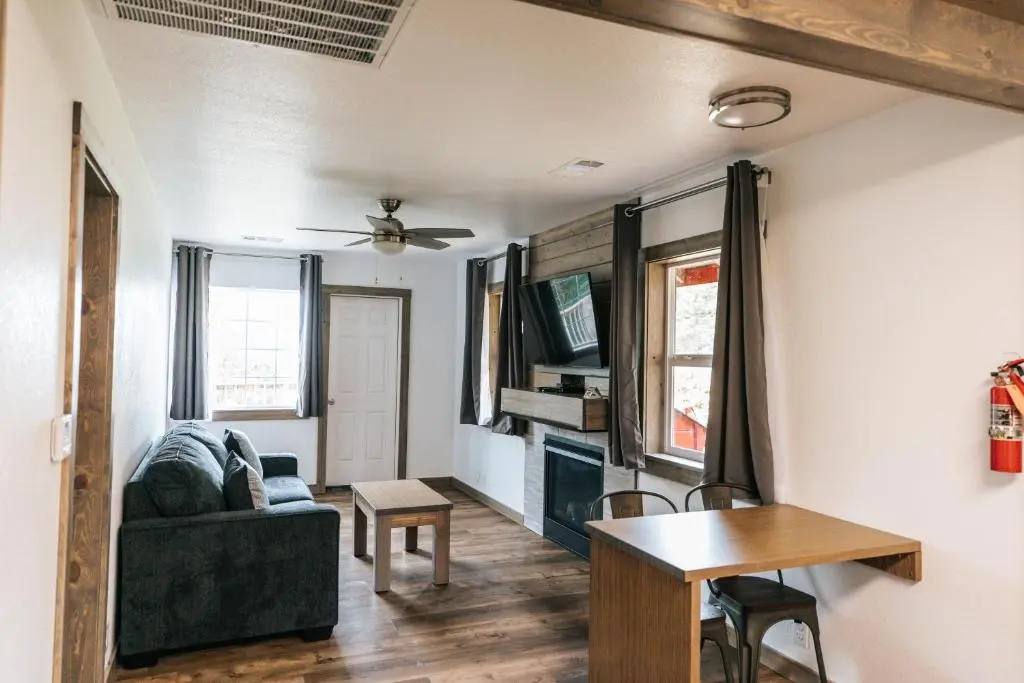 1 Bedroom Double Cottage (full double bed)
