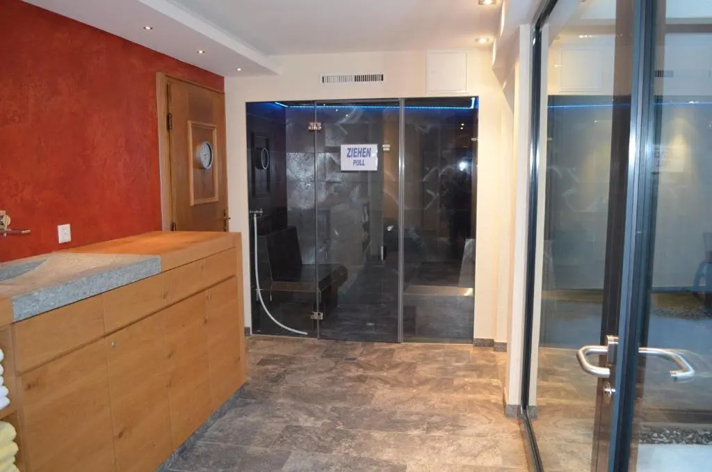 Economy room