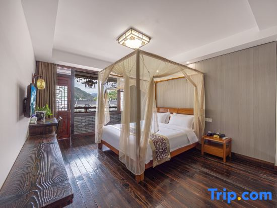 Standard Double room with balcony (full double bed)