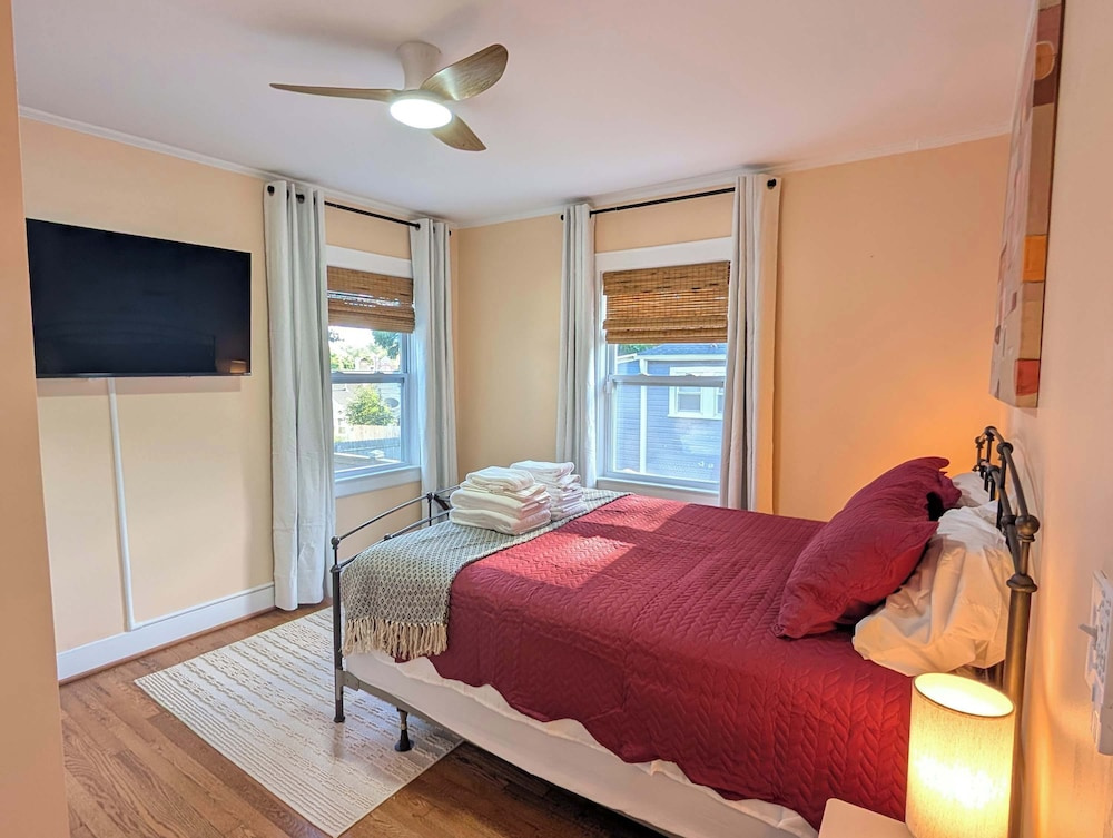 Stylish Durham Retreat - Walkable, Sleeps 6