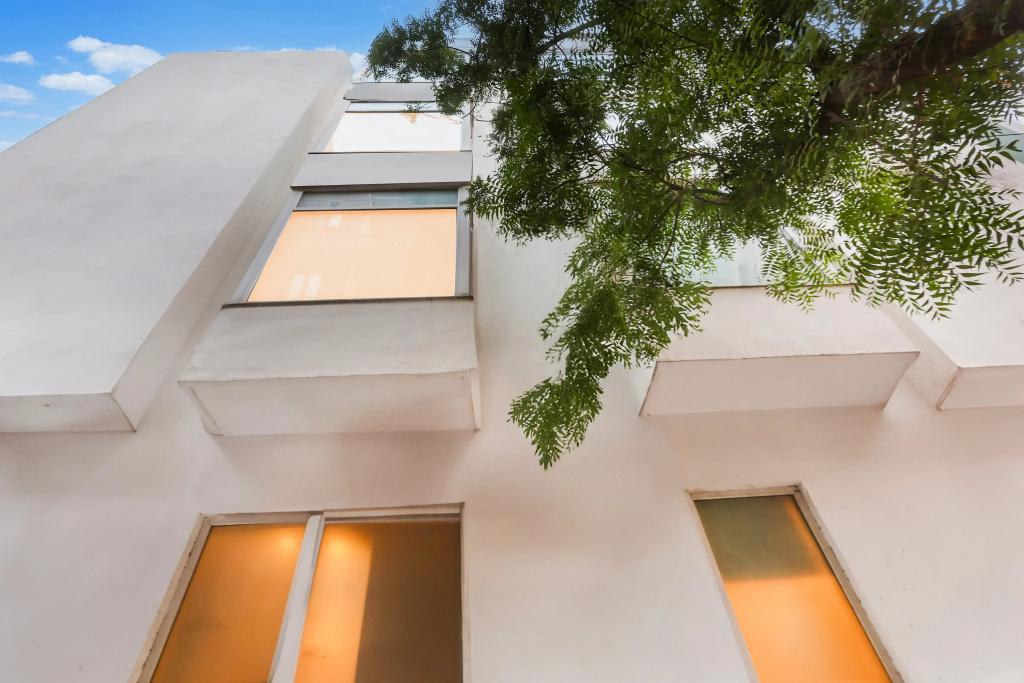 Townhouse Chhatarpur Near Metro Park