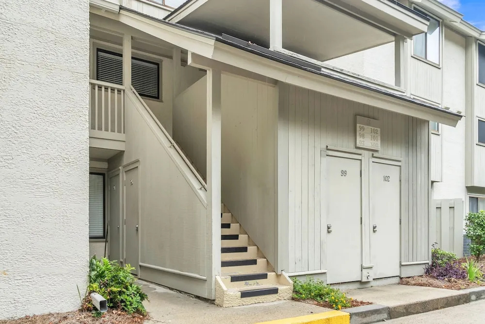 Serene 2br Retreat At Springwood Villas, Hh Island 2 Bedroom Townhouse by Redawning