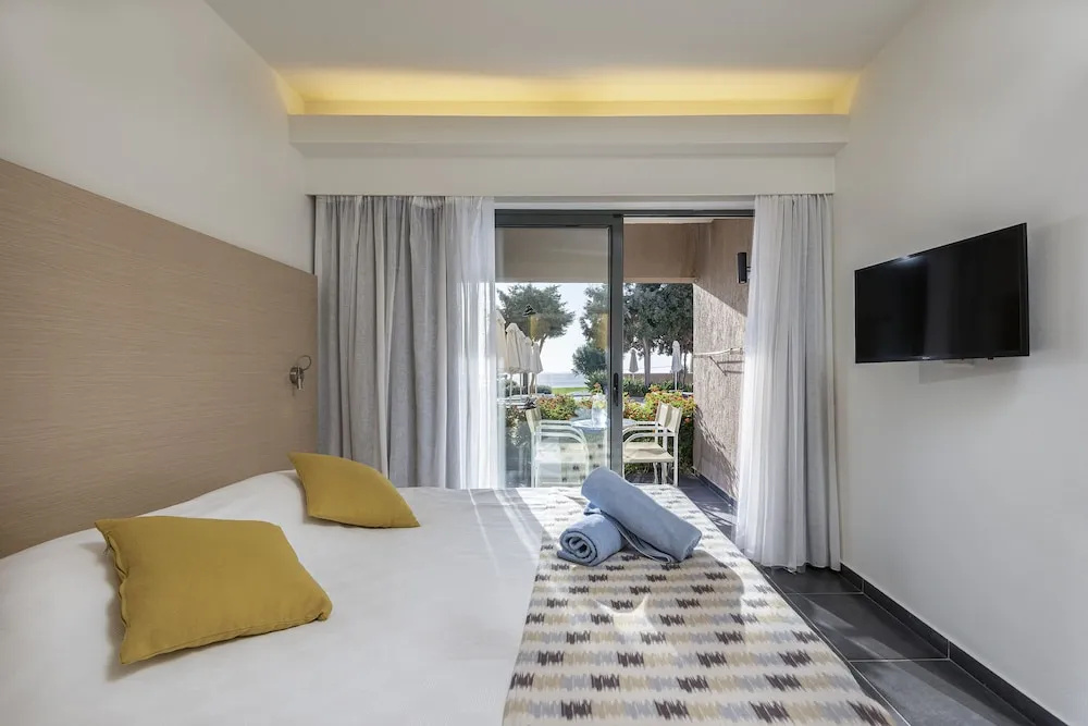 1 Bedroom Family room Side Sea View