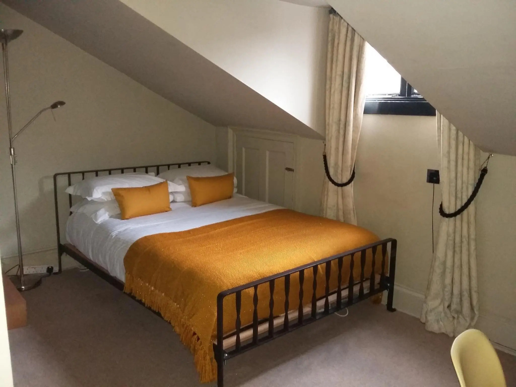 Standard Double room (full double bed)