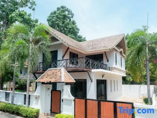 Thai Home(23) 3BR near Hollywood