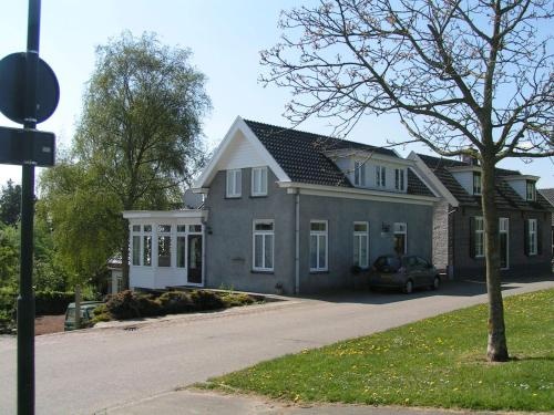 aan de dijk in brakel