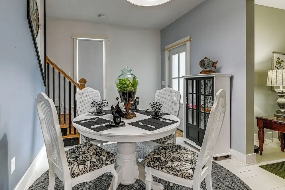 Newly Renovated Private Cottage Near Niagara River