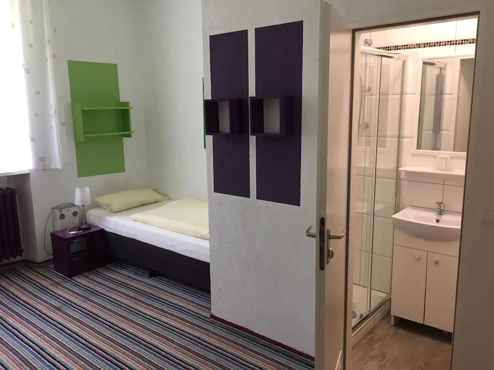 Economy room