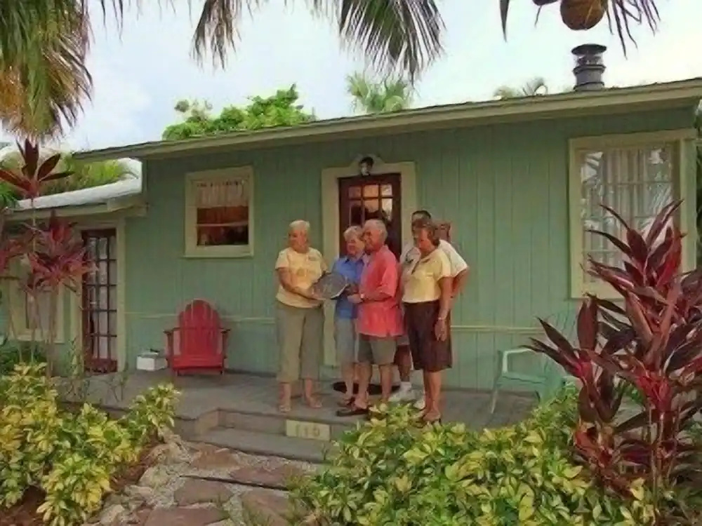 110 31st St 2 Bedroom Cottage by RedAwning