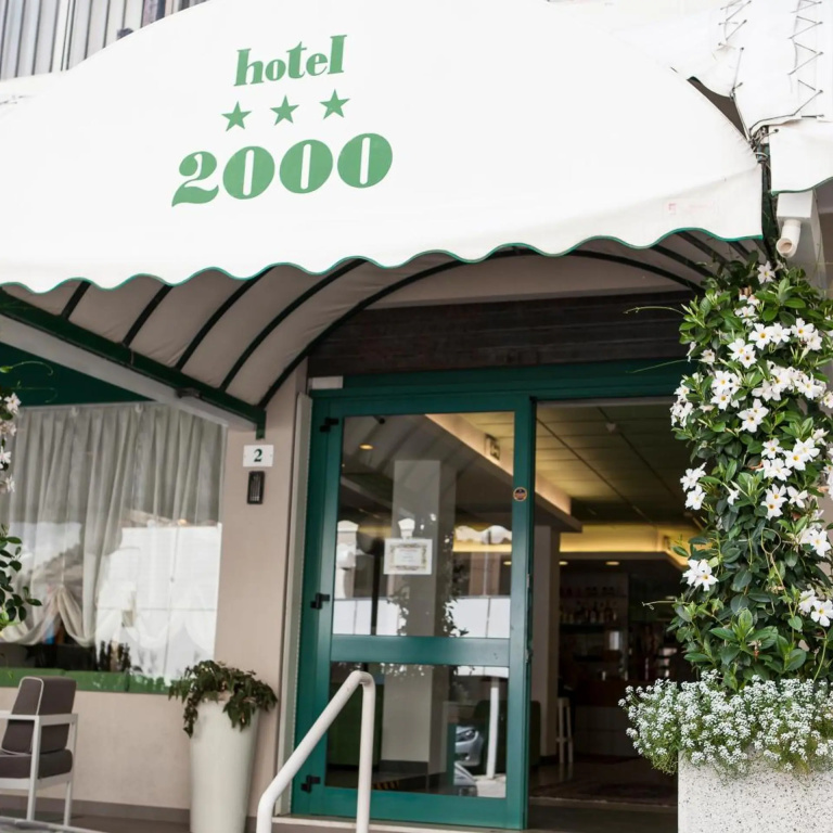 Hotel 2000