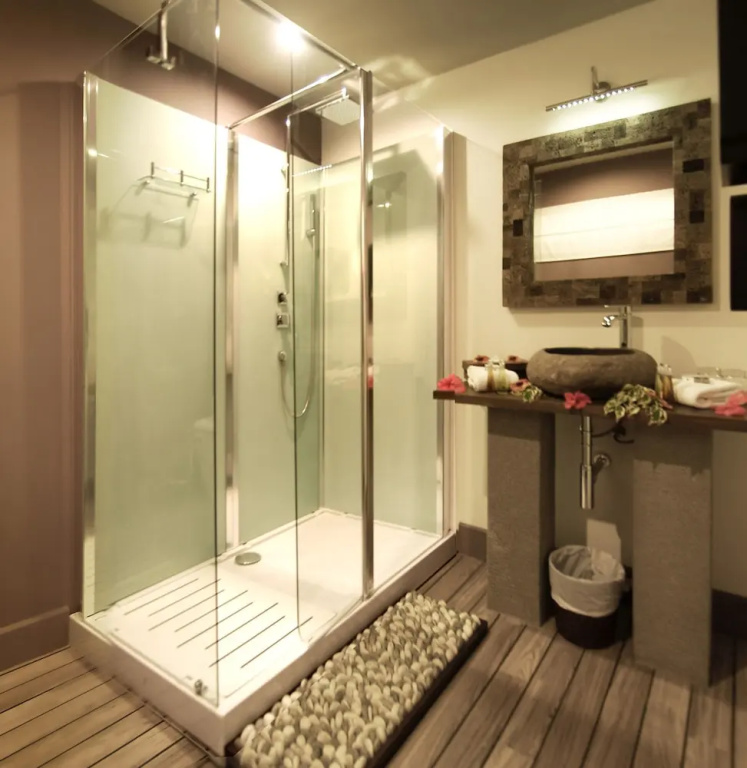 Standard Double room with bay view (full double bed)