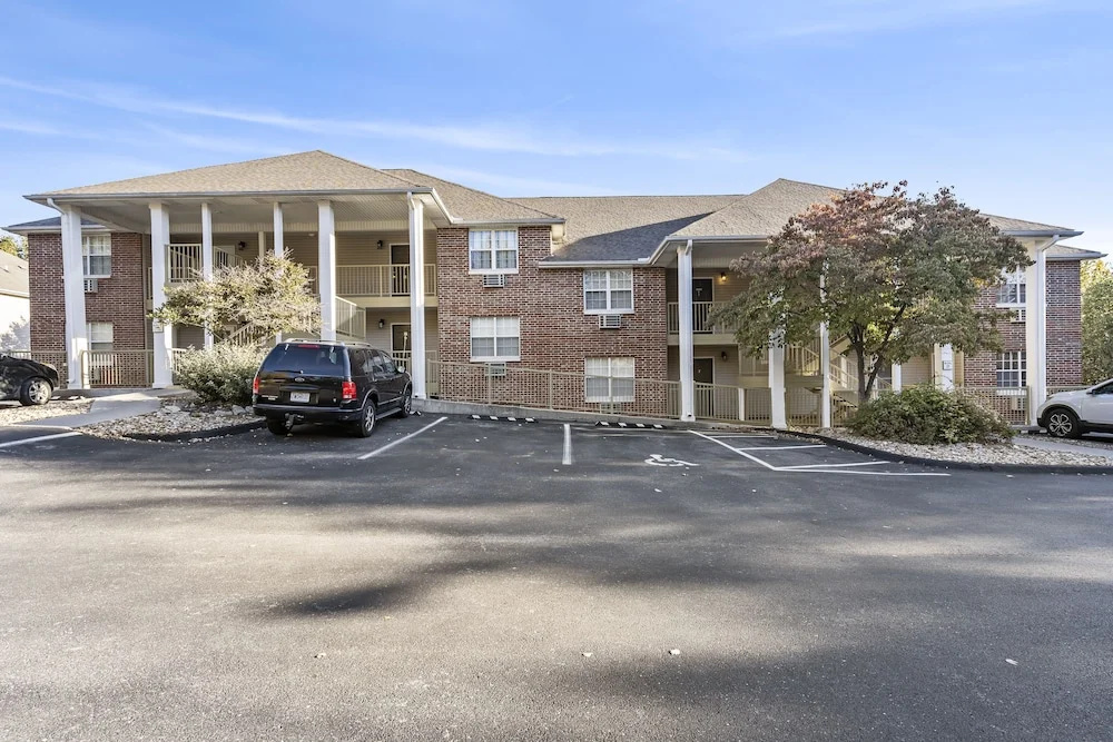 Penthouse Lodge - In Heart of Ozarks!