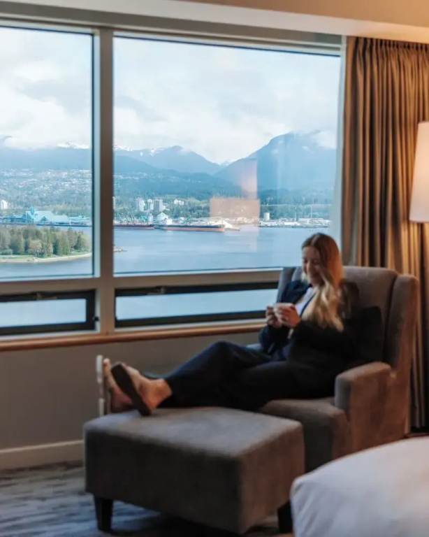 Deluxe Double Club room with harbour view (full double bed)