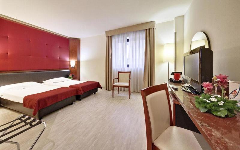 Трёхместный номер Standard односпальная кровать в Mediterraneo Palace Hotel