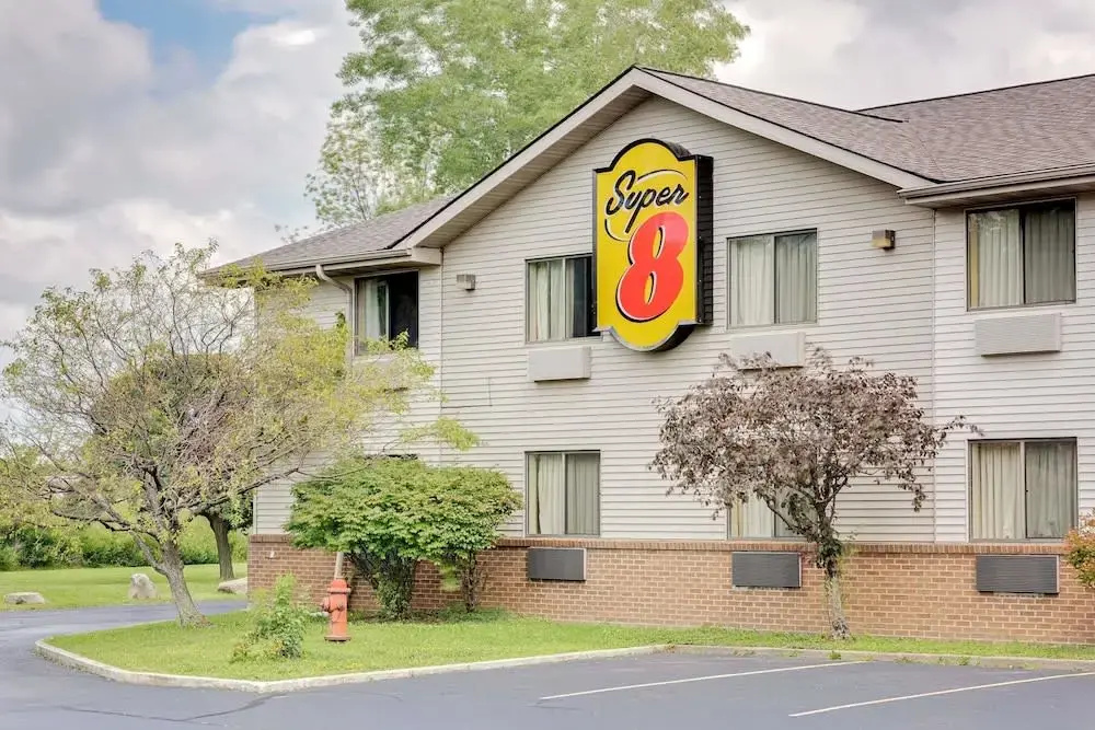 Super 8 by Wyndham Mentor Cleveland Area