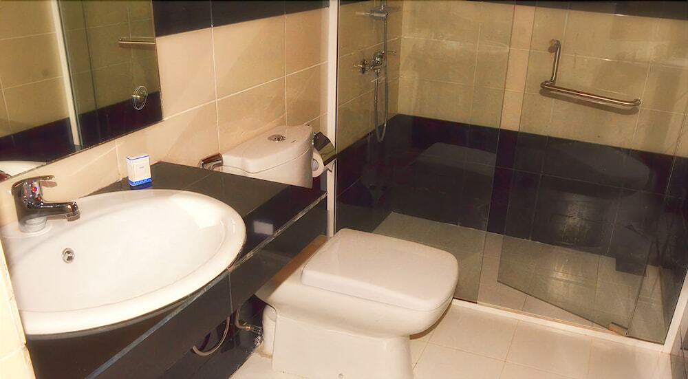 Airport Villa