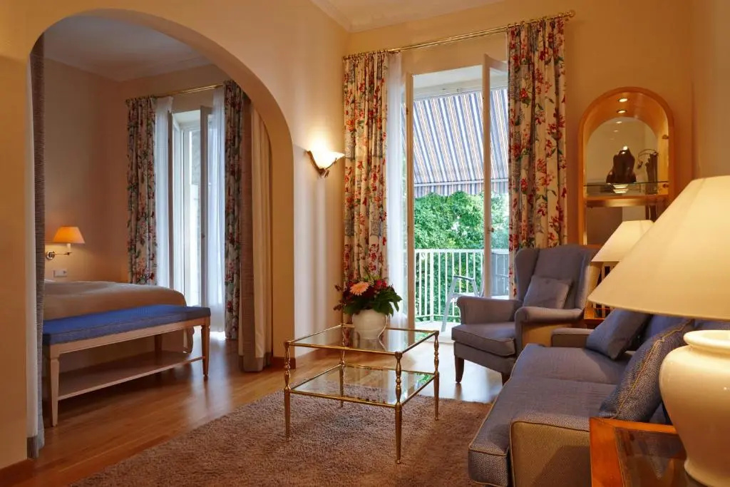 Junior Suite with balcony and with lake view