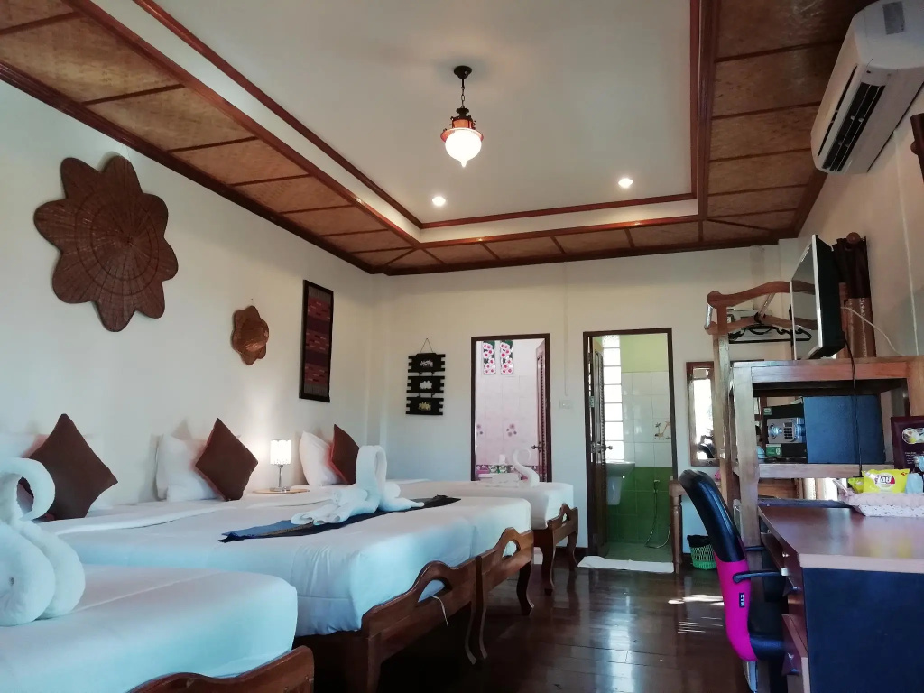 Deluxe Family room with balcony