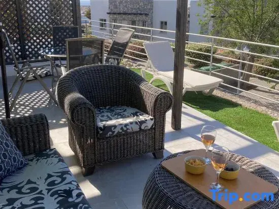 Charming 2-Bedroom Apartment with Ocean Views in Bahçeli