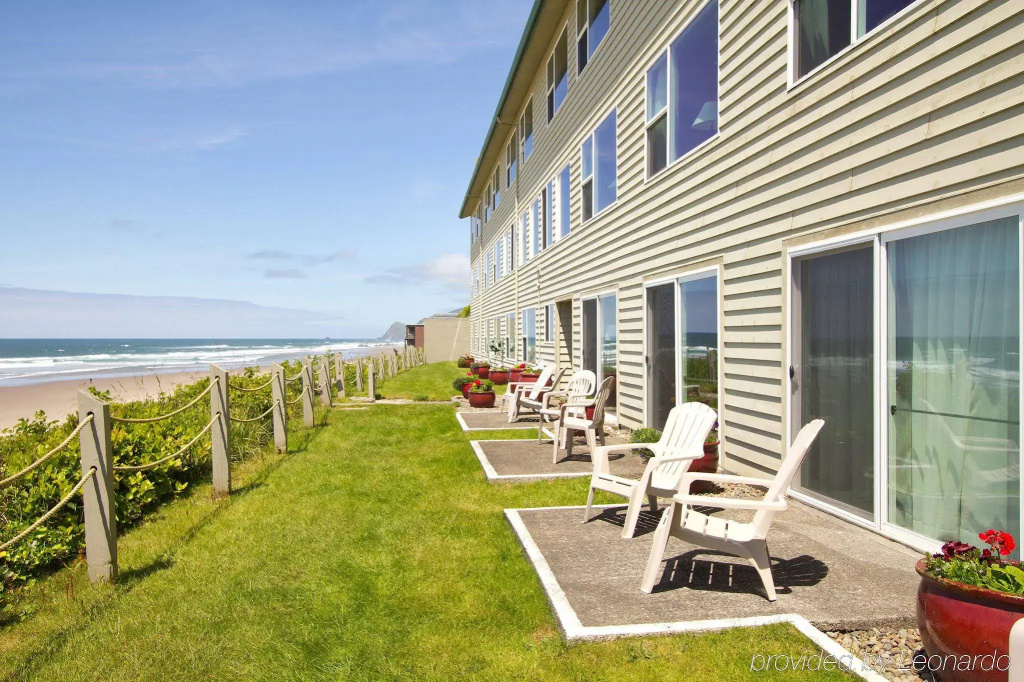 Pelican Shores Inn