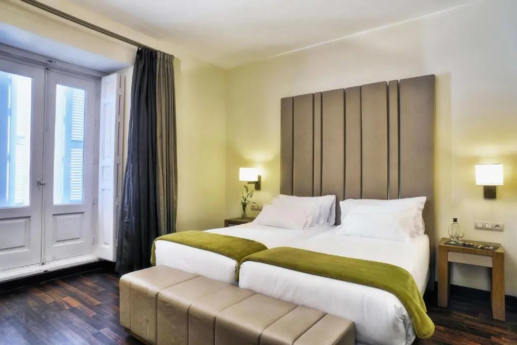 豪華雙人房，設有兩張單人床，享有景觀