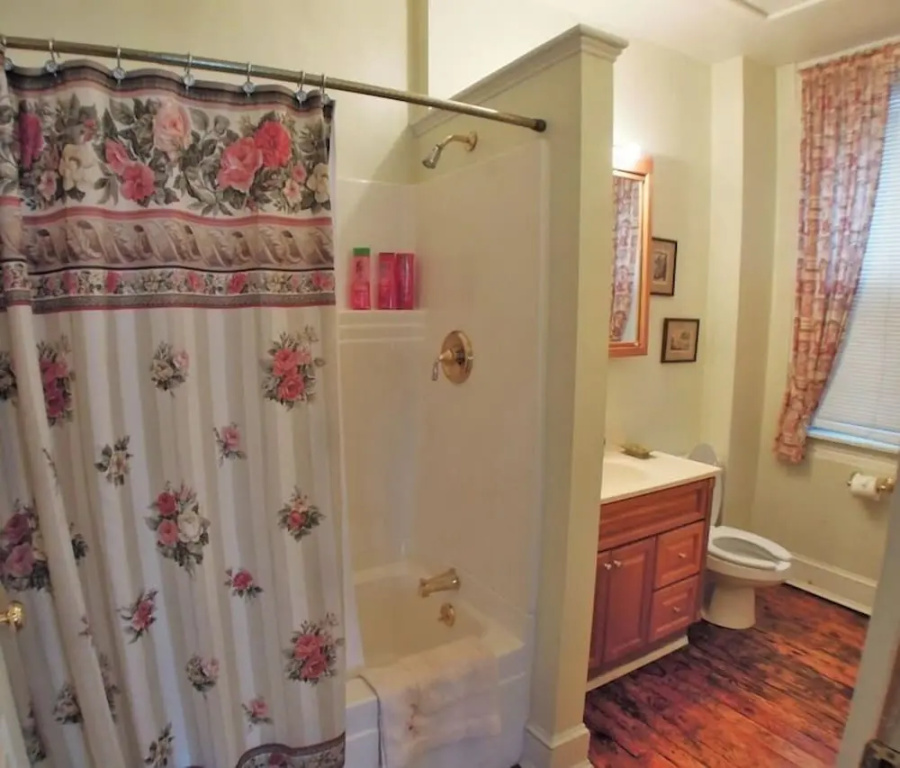 Standard Double room with balcony (full double bed)