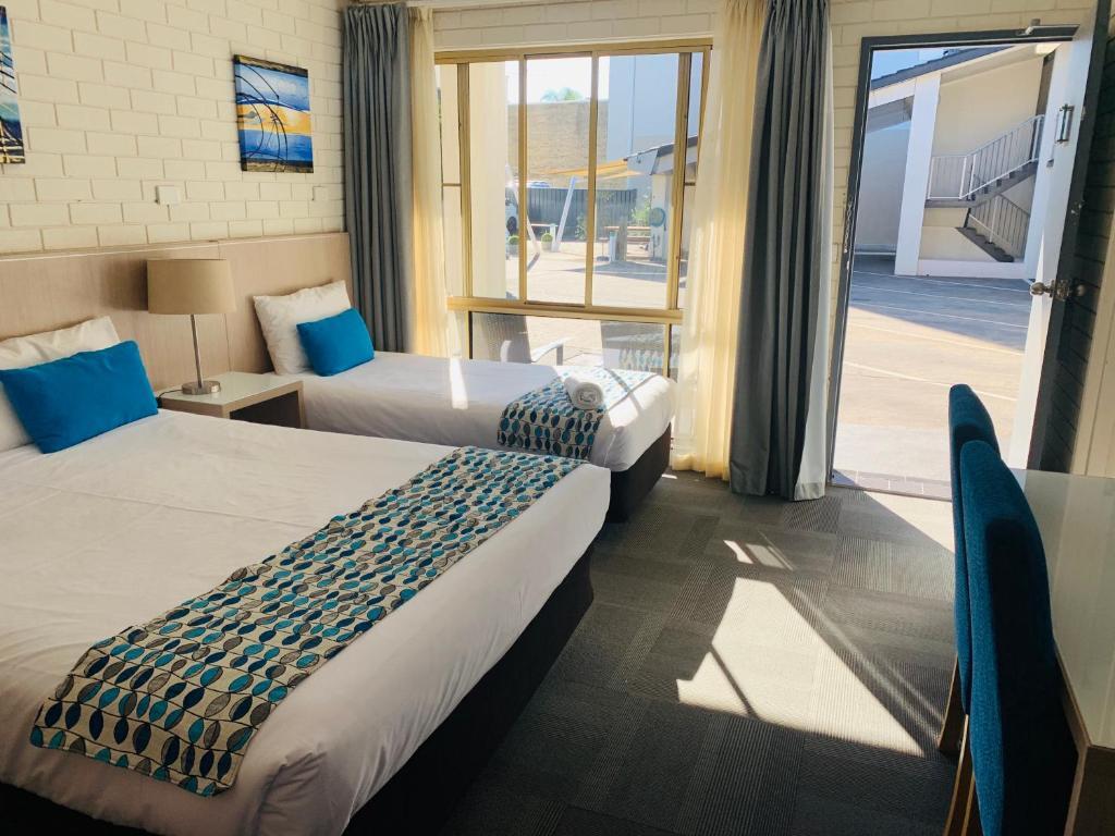 Zorba Waterfront Motel by null