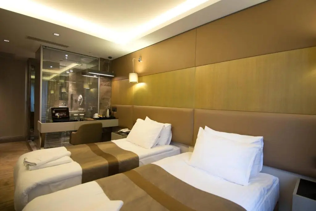 Lobby & Reception