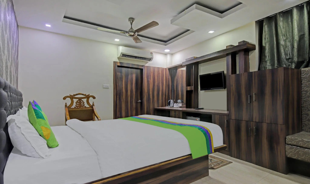 Deluxe Double room (full double bed)