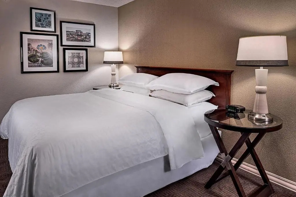 Sheraton Westport Chalet Hotel St. Louis - Chambres