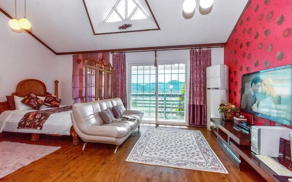 Superior Double room (full double bed)
