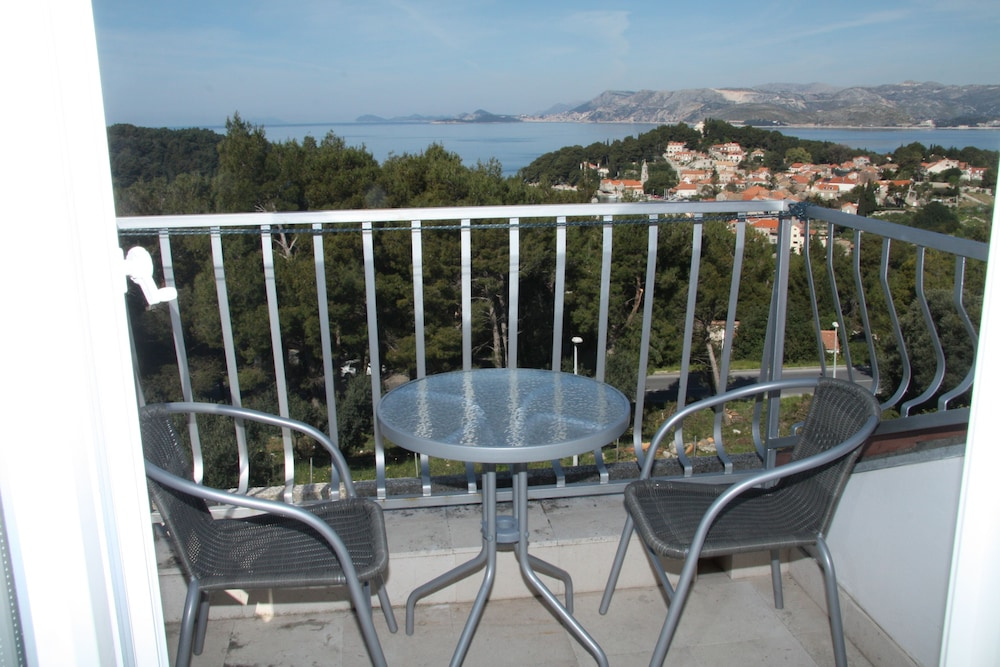 Balcony & Terrace