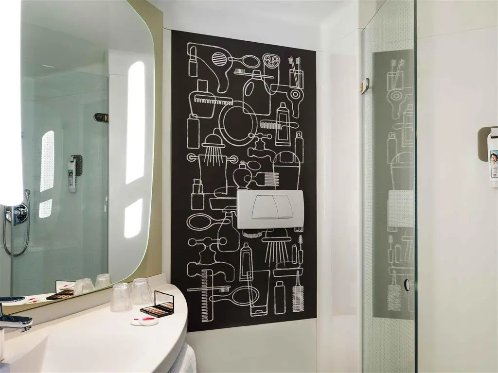 Отель ibis Paris Saint-Denis Stade Sud в Сен-Дени