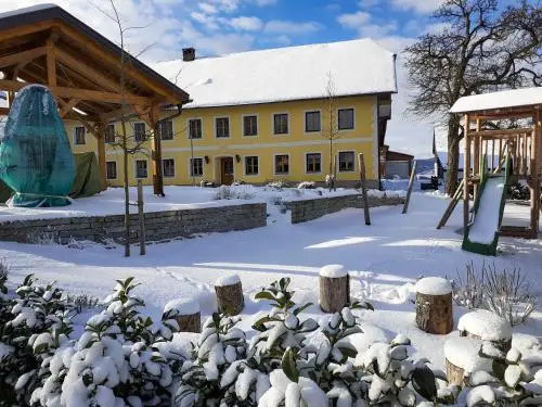 Familienbauernhof Salmanner