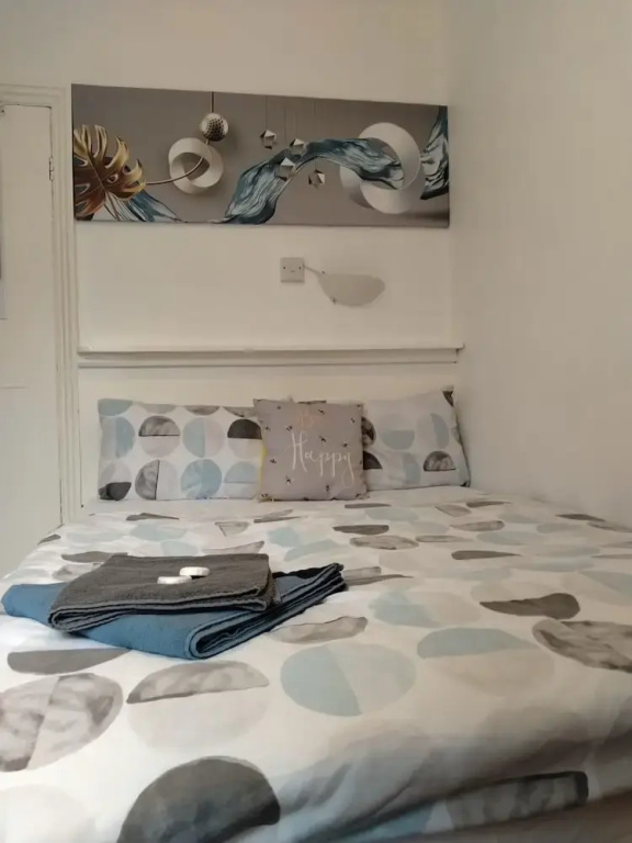 Deluxe Double room (full double bed)