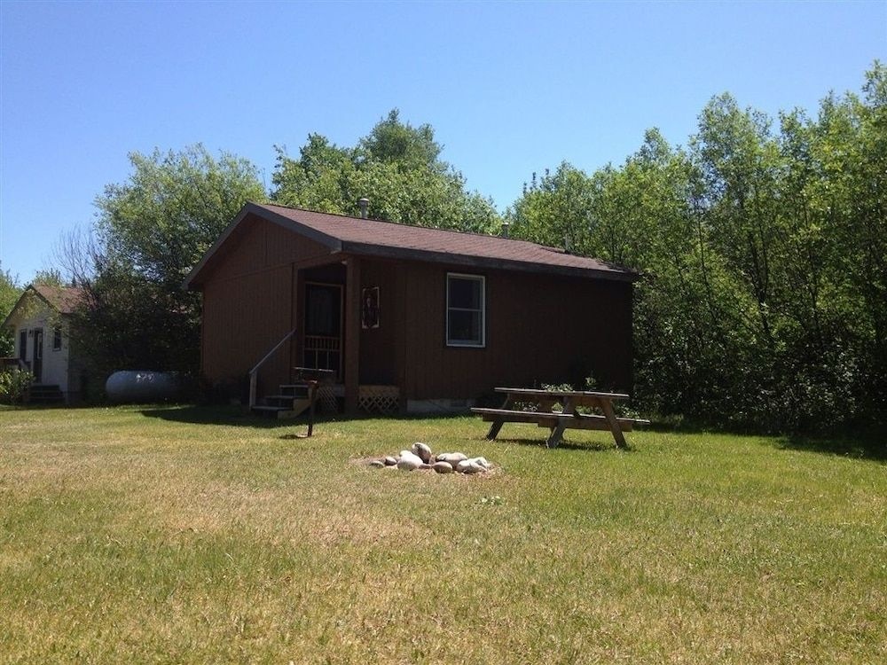 Hilltop Cabins and Motel