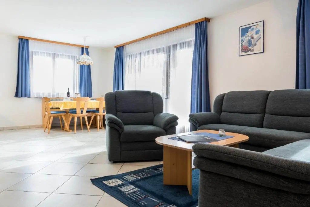 3 Bedrooms Apartment