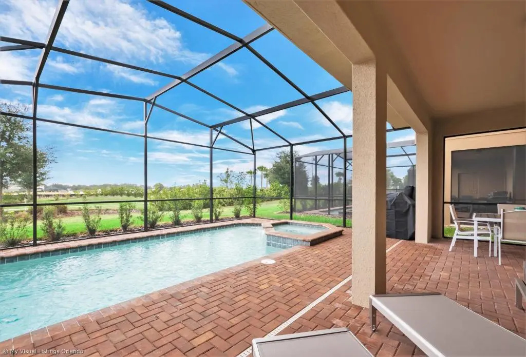 5541 Misty oak Circle
