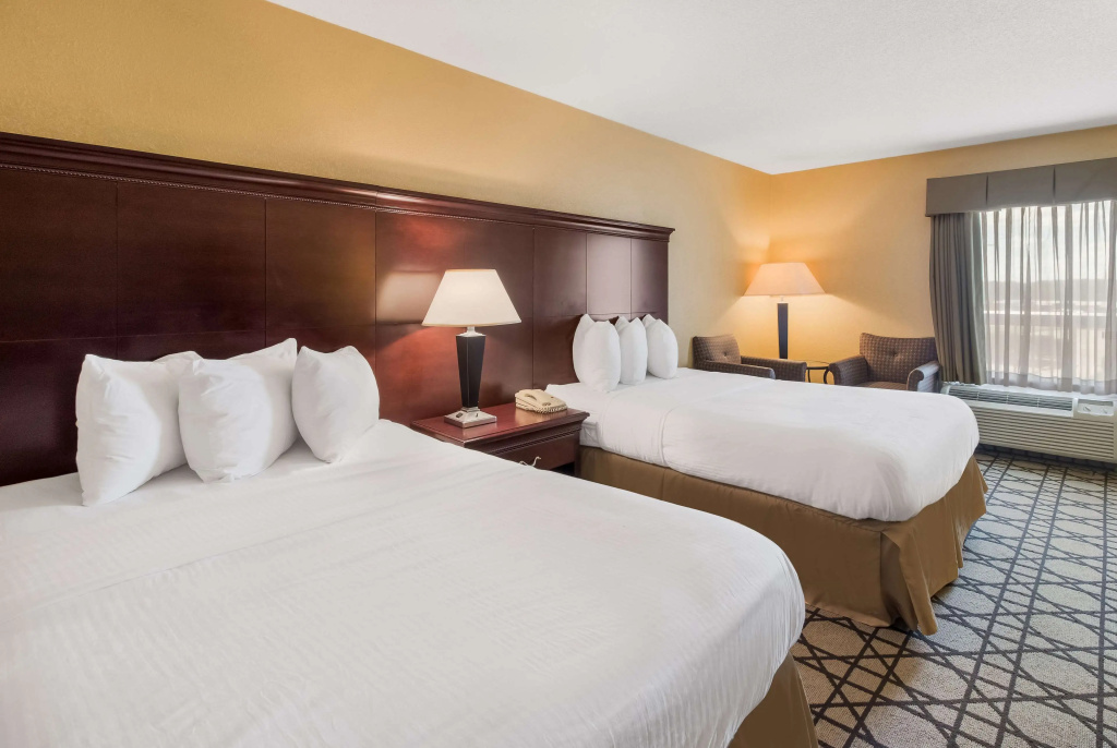 Best Western University Inn Room Type - Standard Quadruple room