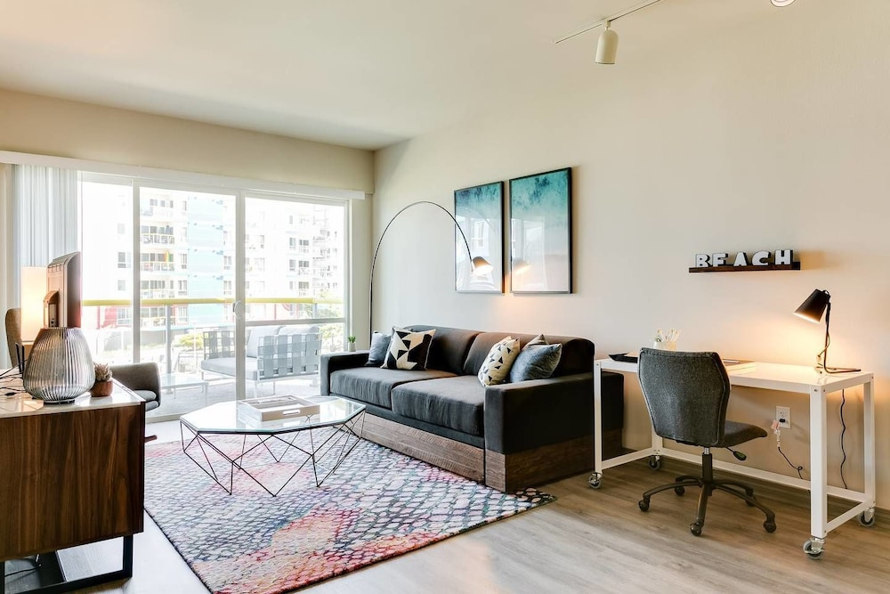 Walk to Venice Beach From a Sleek Apartment - Général